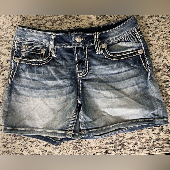 MISS ME SHORTS - Picture 2 of 8